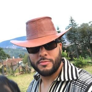 Meet your Posher, Adrian